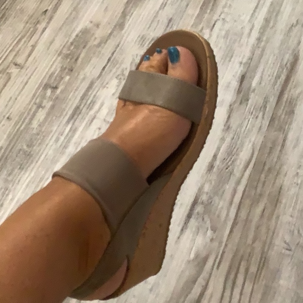 Sketchers Luxe foam wedge sandals very comfortable inside brownish size 8.5